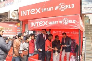 Vishal Malik - Head - Retail Intex addressing the crowd