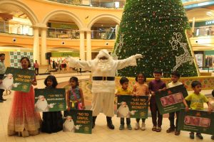 White Santa supports Demonetization by saying No to Black Money at Growels 101 Mall Kandivali east