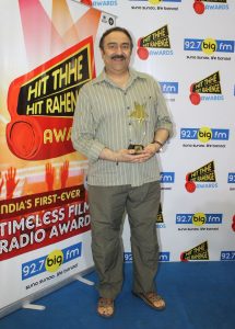 Music Producer Sanjeev kohli received the - Hit Thhe Hit Rahenge - Best Song Award for Lag Ja Gale feliciated to his father late Madan Mohan