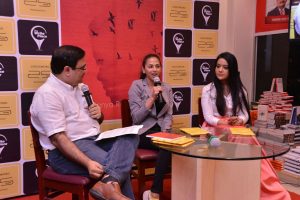 17-year-old Sanya Runwal launched her first book - Ten dollar bride - in the presence of Smt Amruta Fadnavis 4