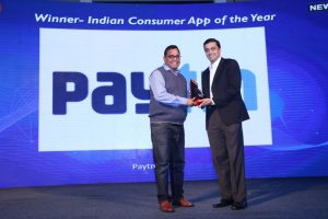 News18dotcom Tech and Auto Awards for 2017 - Vijay Shekhar Sharma receiving the award for Consumer App of the Year award